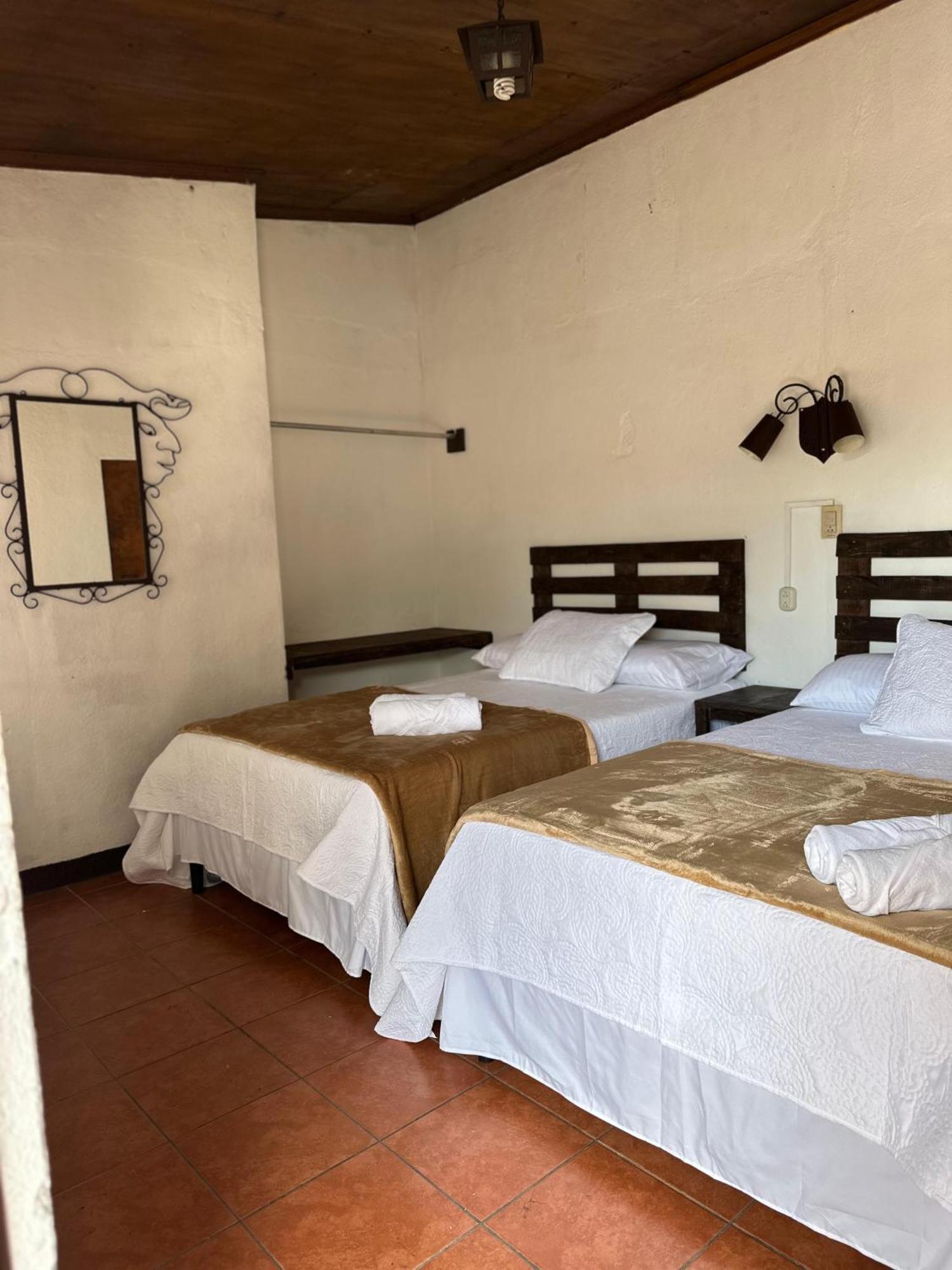 Hotel Casa Blanca Antigua Guatemala Екстериор снимка